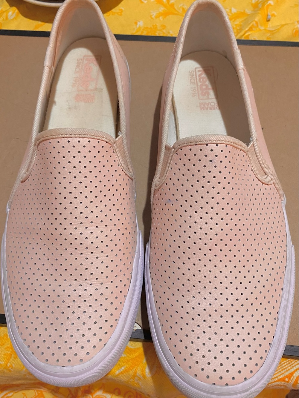 KEDS Dream Foam Light Pink Leather Perforated Slip Ons. White Rubber Sides EUC